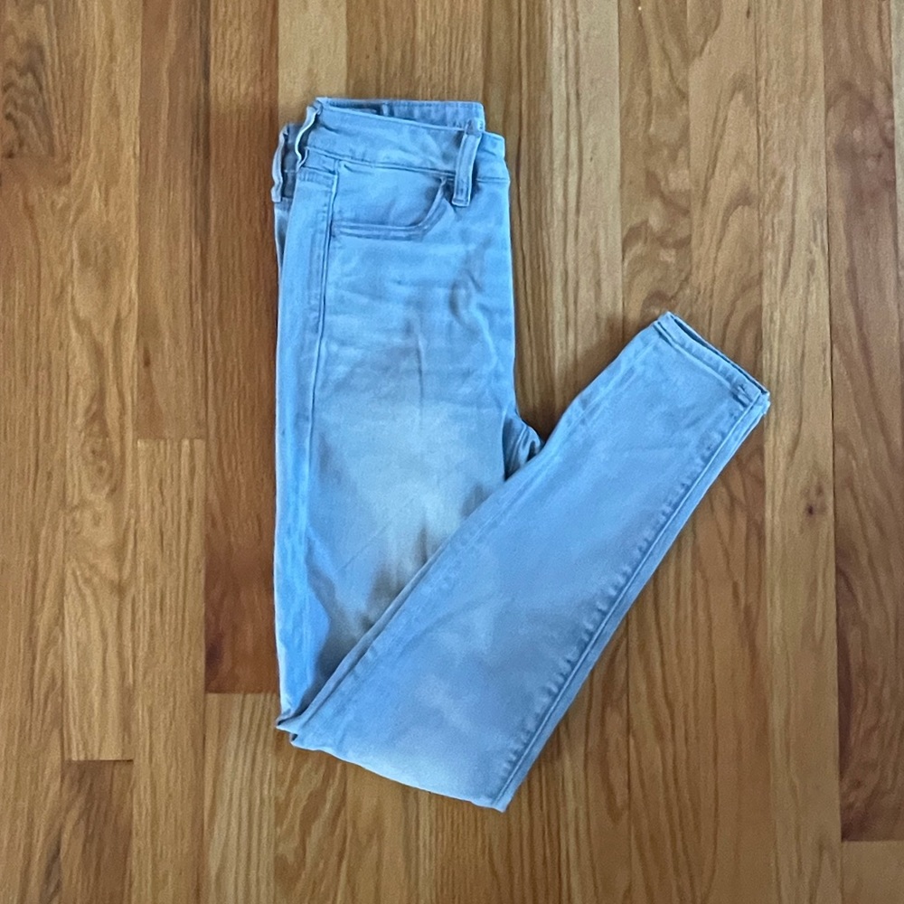 American Eagle light wash jeans